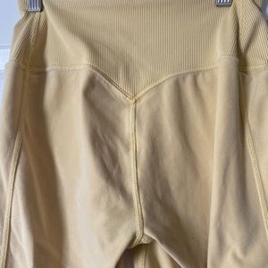 Alo yoga leggings in small